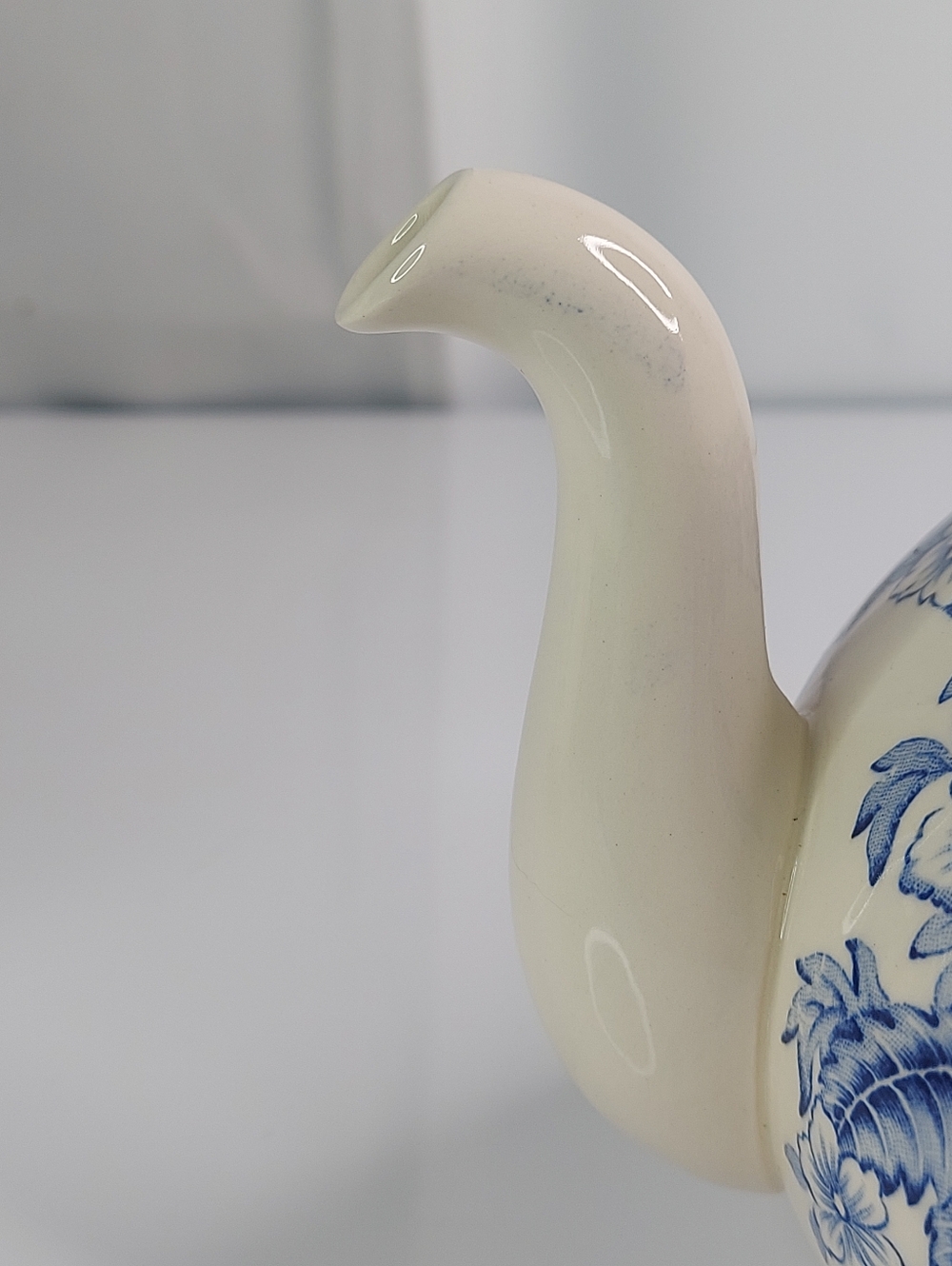 Vintage Mason’s Blue & White Crabtree & Evelyn China Teapot ENGLAND. - Picture 7 of 11
